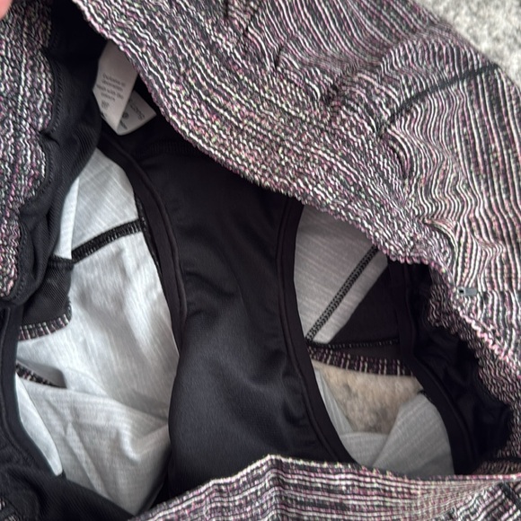 Lululemon Hotty Hot Short II *Long 4" - Picture 8 of 10